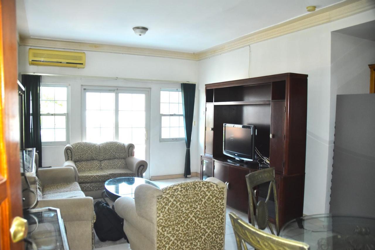 Embassy Deluxe Apartment Kingston Kültér fotó