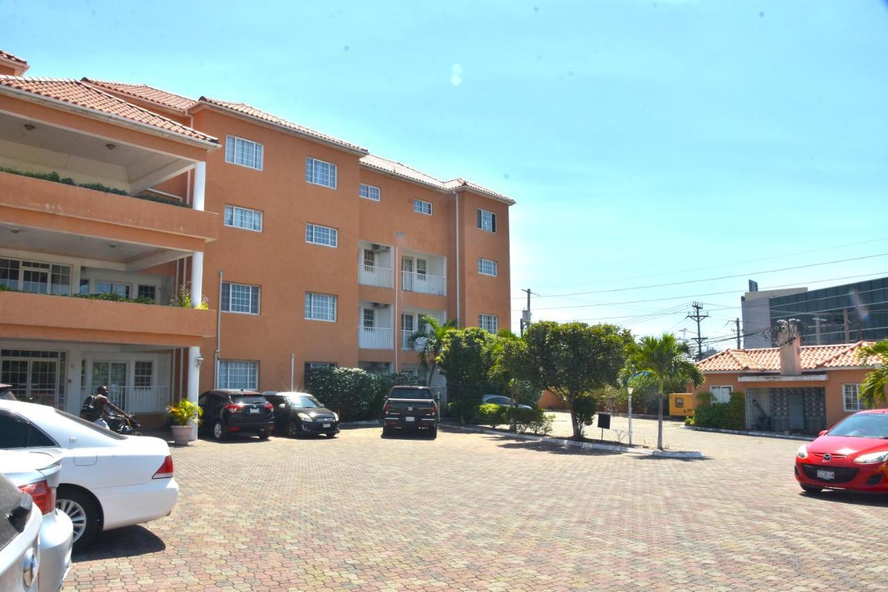Embassy Deluxe Apartment Kingston Kültér fotó